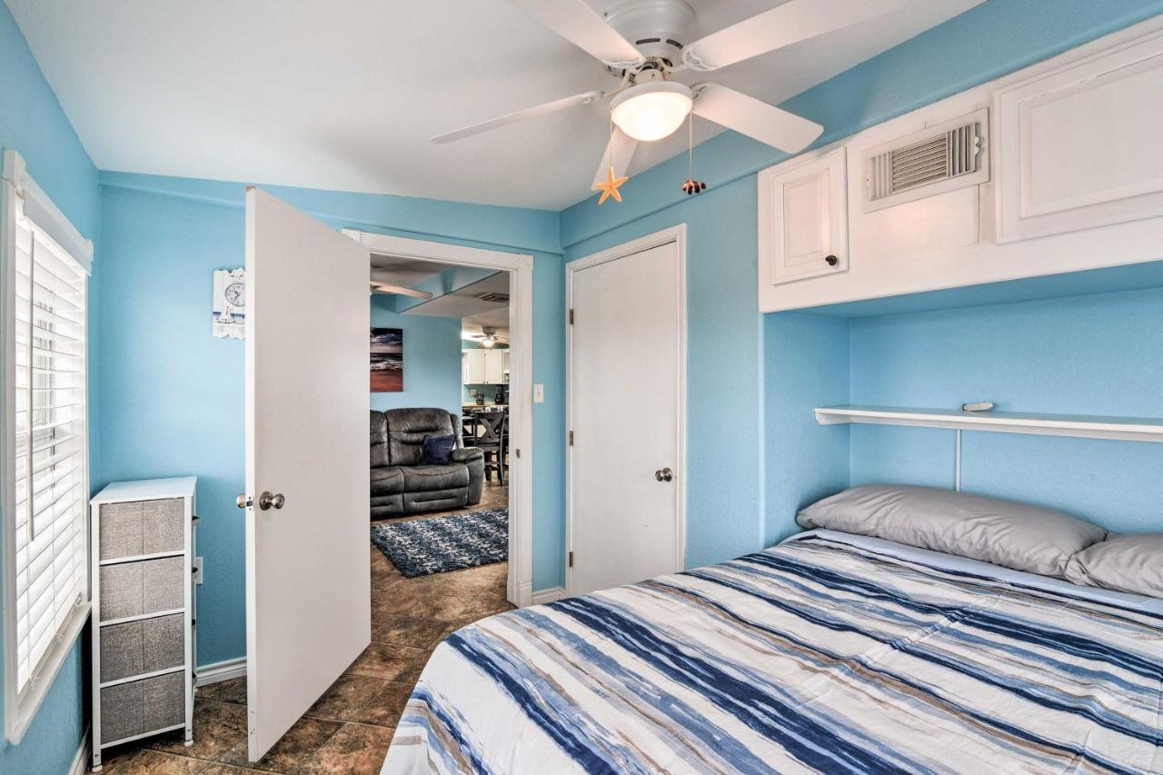 Surfside Beach Gem With Deck - 1 Block To Shore! Freeport Exterior foto
