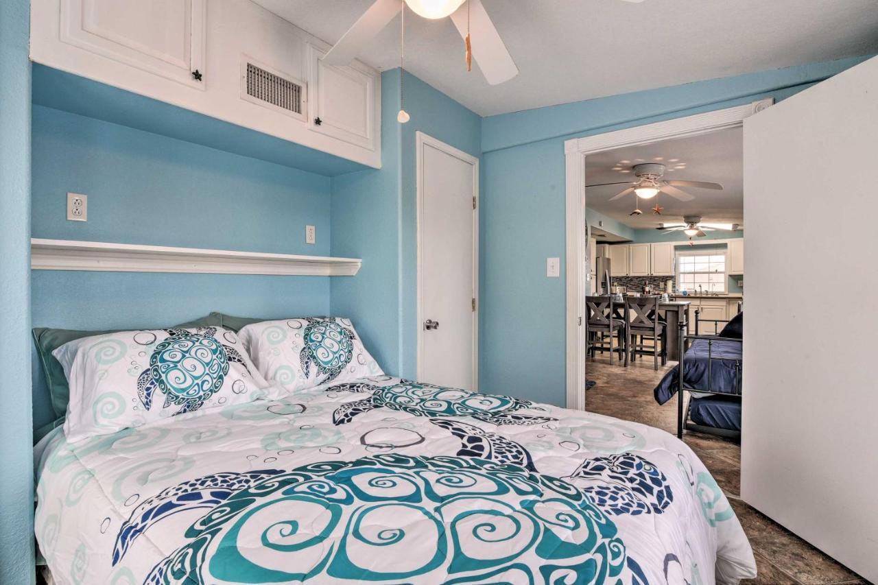 Surfside Beach Gem With Deck - 1 Block To Shore! Freeport Exterior foto